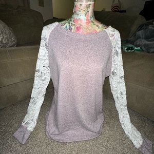 Long sleeve with lace on arms